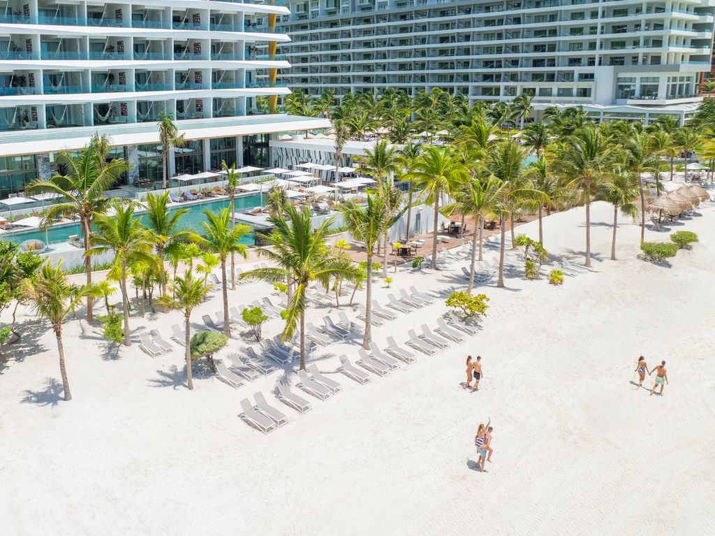 hotel mousai cancun beach activities